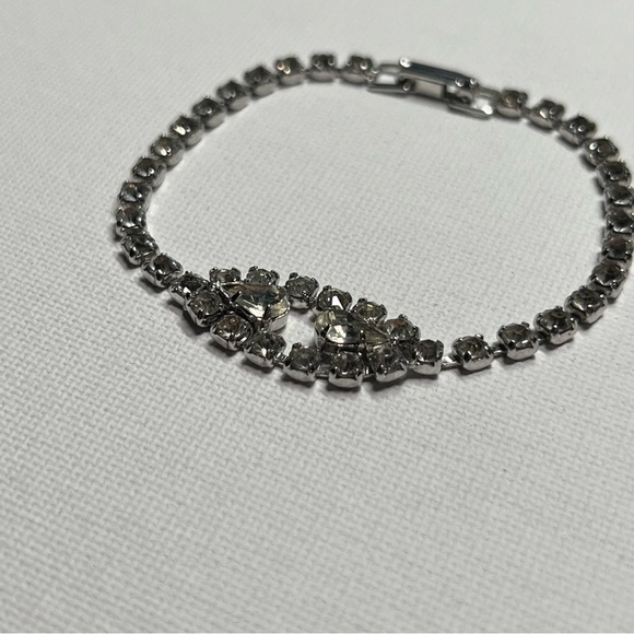 Vintage Silver Tone Rhinestone Bracelet - Picture 3 of 9